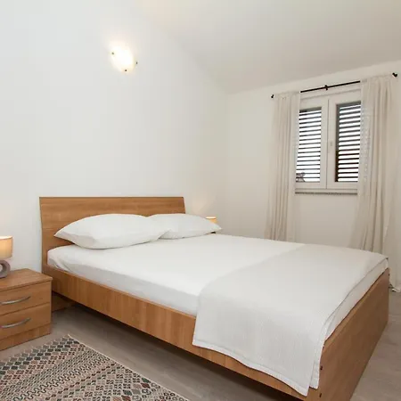 Francesca Apartment Pakostane