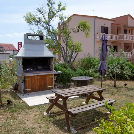 Apartment Francesca Pakostane