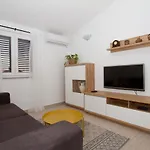 Apartment Francesca Pakostane